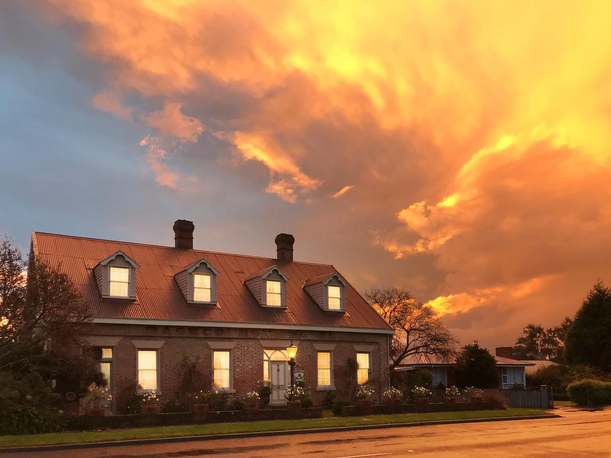 The Racecourse Inn Longford Kültér fotó
